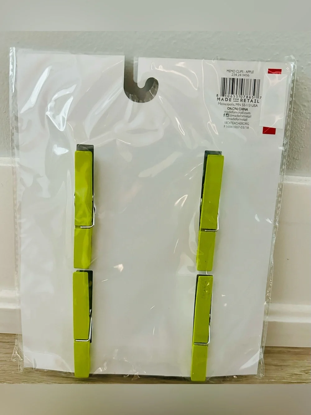 TEACHER/HOMESCHOOL Bundle - 24 Apple Dry Erase Clips, Brand New (6 packages)